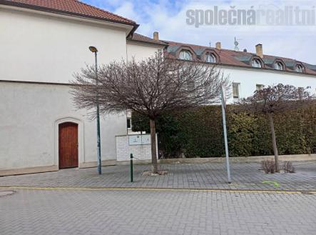 Velmi prostorný byt  k pronájmu 3+1, 80 m2, Černošice, 19 000 Kč plus popl.