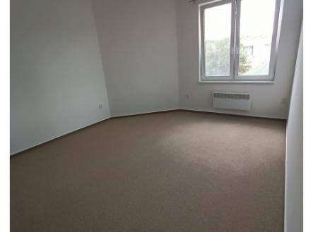 Velmi prostorný byt  k pronájmu 3+1, 80 m2, Černošice, 19 000 Kč plus popl.