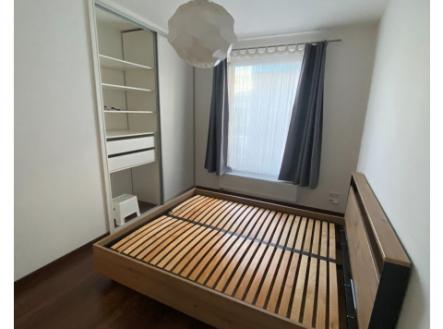 Nadstandardní novostavba 2kk/B k pronájmu, metro Stodůlky, šatna v bytě, garáž