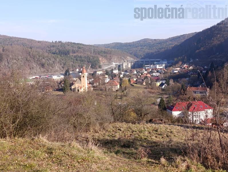 Atraktivní pozemek 1357 m2 k výstavbě RD k prodeji, Hradištko centrum