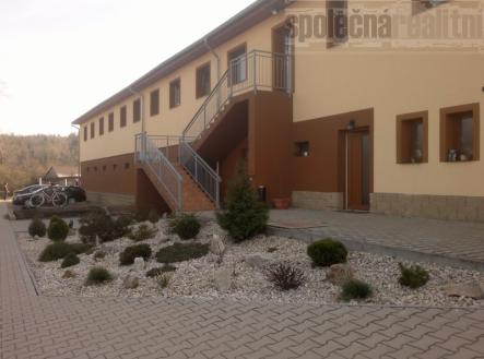 Nový byt 1kk k pronájmu, 20 m2, žel. st. Bojanovice, Praha hl n. 45 min vlakem, 6000 Kč plus popl.