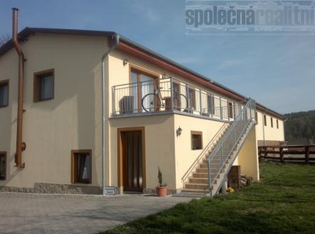 Nový byt 1kk k pronájmu, 20 m2, žel. st. Bojanovice, Praha hl n. 45 min vlakem, 6000 Kč plus popl.