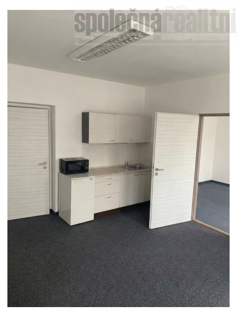 3 prostorné  kanceláře k pronájmu, Chodovecké náměstí