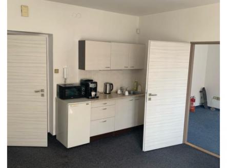 3 prostorné  kanceláře k pronájmu, Chodovecké náměstí