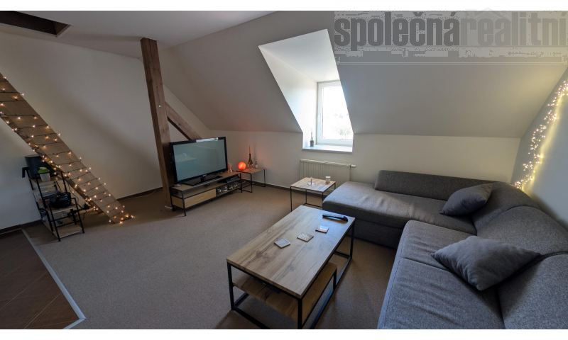 Nový  byt 1kk s patrem na spaní, zahradou a gar. stáním v ceně, Mníšek pod Brdy