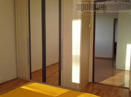 Samostatný pokoj s lodžií v nově zrekonstruovaném bytě 3+1/L k pronájmu