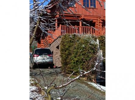 Jedinečný dvougenerační srubový dům k prodeji, Barrandovský most 24 km