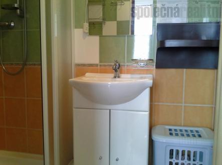 Samostatný pokoj s lodžií v nově zrekonstruovaném bytě 3+1/L k pronájmu