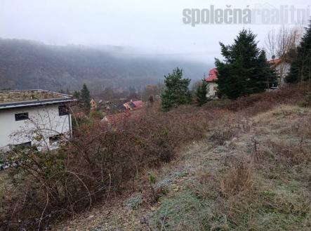 Atraktivní pozemek 1357 m2 k výstavbě 2 RD k prodeji, Hradištko centrum