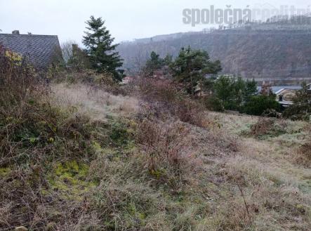 Atraktivní pozemek 1357 m2 k výstavbě 2 RD k prodeji, Hradištko centrum