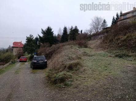 Atraktivní pozemek 1357 m2 k výstavbě 2 RD k prodeji, Hradištko centrum