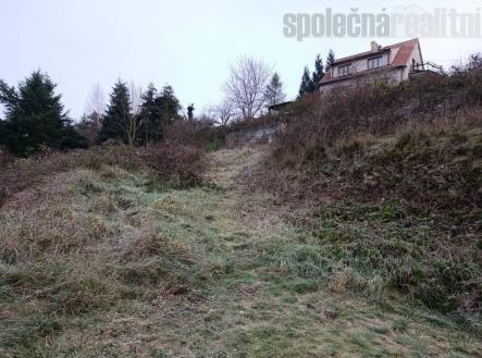 Atraktivní pozemek 1357 m2 k výstavbě 2 RD k prodeji, Hradištko centrum