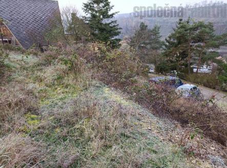 Atraktivní pozemek 1357 m2 k výstavbě 2 RD k prodeji, Hradištko centrum