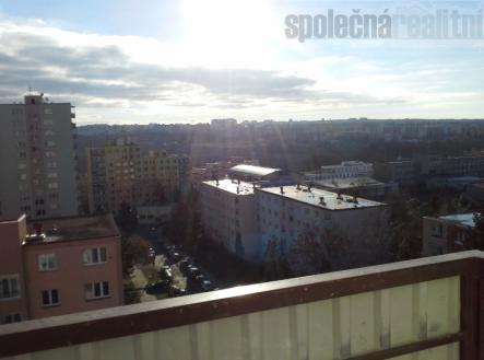 Samostatný pokoj s lodžií v nově zrekonstruovaném bytě 3+1/L k pronájmu