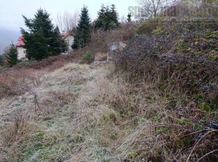 Atraktivní pozemek 1357 m2 k výstavbě 2 RD k prodeji, Hradištko centrum