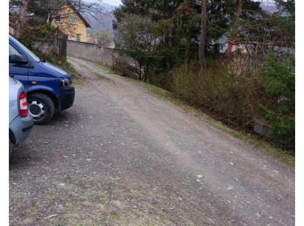 Atraktivní pozemek 1357 m2 k výstavbě 2 RD k prodeji, Hradištko centrum