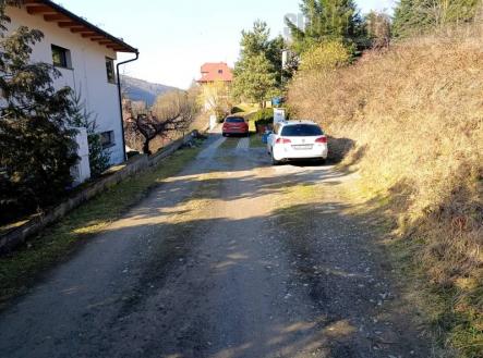 Atraktivní pozemek 587 m2 k výstavbě RD k prodeji, Hradištko centrum