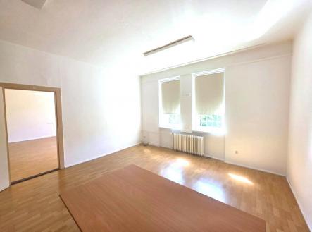 Pronájem kanceláře, 65 m²
