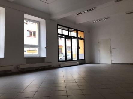 Pronájem obchodní prostor, 77 m²
