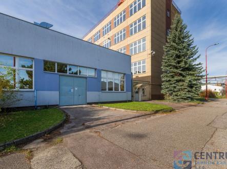 Pronájem výrobní prostor, 871 m²