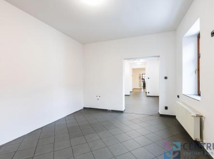 Pronájem obchodní prostor, 323 m²