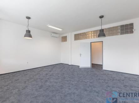 Pronájem kanceláře, 136 m²