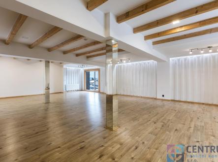 Pronájem obchodní prostor, 243 m²