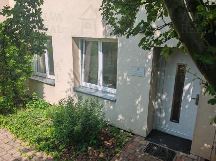 Pronájem obchodní prostor, 145 m²