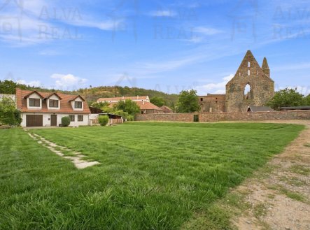Prodej RD v Dolních Kounicích o dispozici 3+kk, CP 984 m², terasa, garáž.