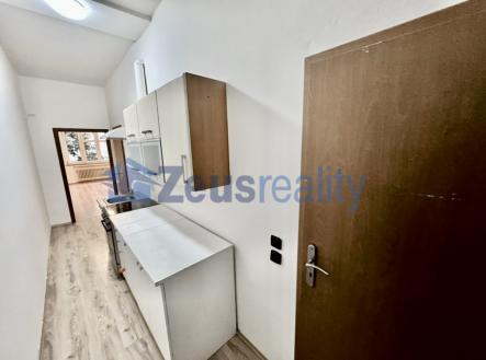 Pronájem bytu, 1+kk, 34 m²