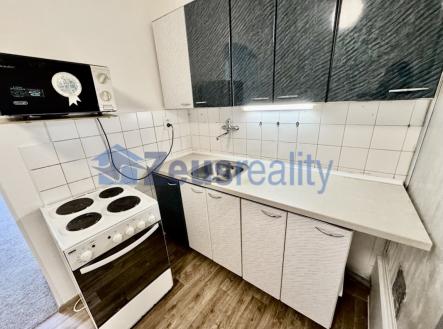 Pronájem bytu, 1+kk, 33 m²