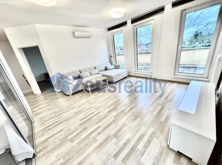 Pronájem bytu, 3+kk, 133 m²