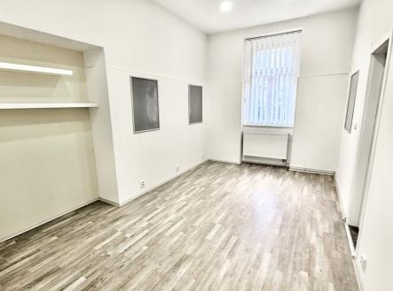 Pronájem kanceláře, 75 m²