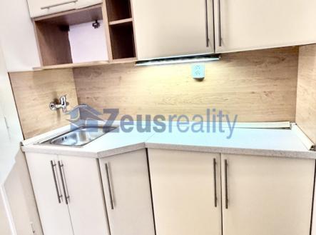 Pronájem bytu, 1+kk, 27 m²