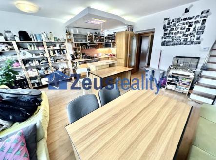 Pronájem bytu, 4+kk, 122 m²