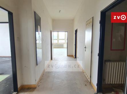 Pronájem - obchodní prostor, 275 m²