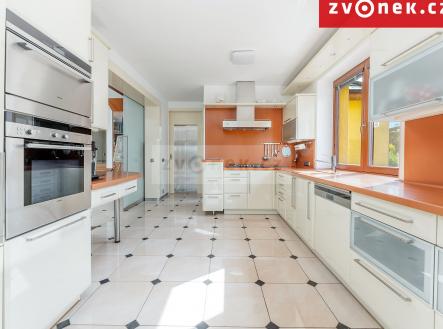 Prodej - komerční objekt, administrativní budova, 550 m²