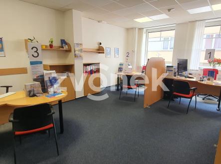 Pronájem komerčního objektu, obchodní centrum, 370 m²