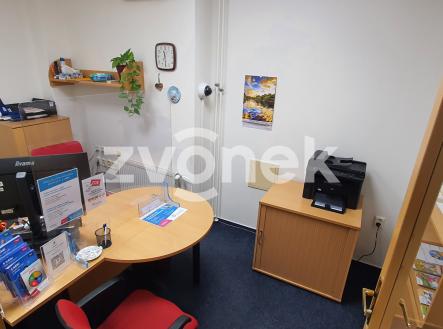 Pronájem komerčního objektu, obchodní centrum, 370 m²