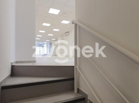 Pronájem - komerční objekt, obchodní centrum, 147 m²