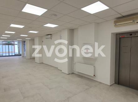 Pronájem komerčního objektu, obchodní centrum, 147 m²