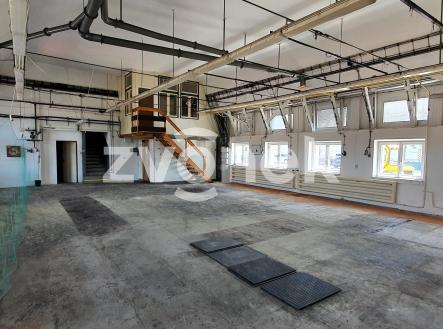 Pronájem komerčního objektu, průmyslový areál, 532 m²