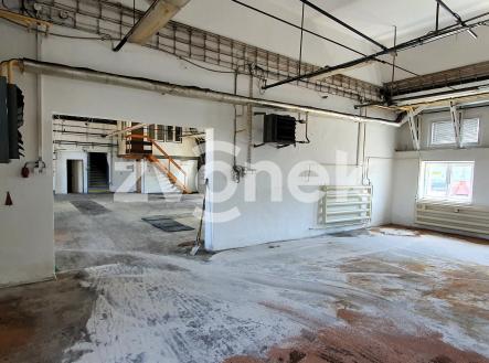 Pronájem komerčního objektu, průmyslový areál, 532 m²