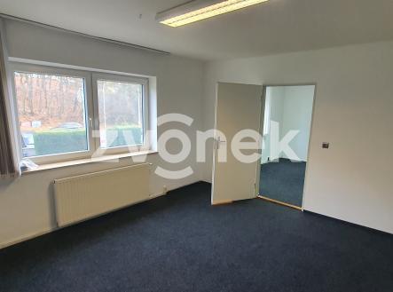 Pronájem kanceláře, 90 m²