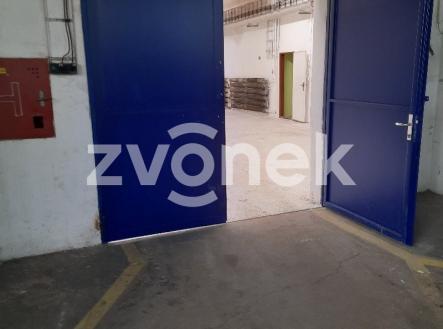 Pronájem skladovací prostor, 750 m²