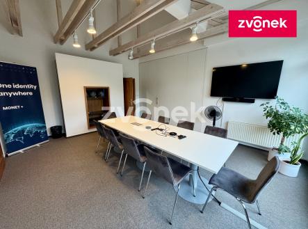 Pronájem komerčního objektu, administrativní budova, 460 m²