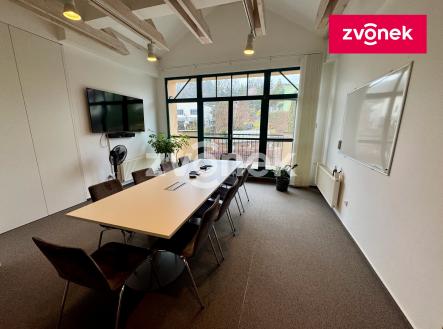 Pronájem komerčního objektu, administrativní budova, 460 m²