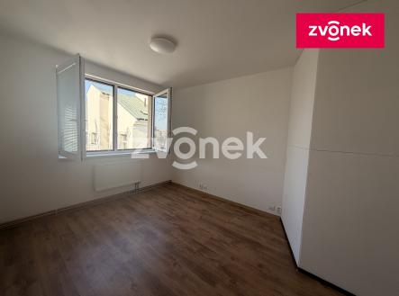 Pronájem kanceláře, 100 m²