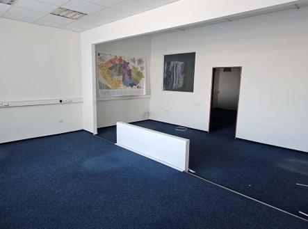 Pronájem kanceláře, 375 m²