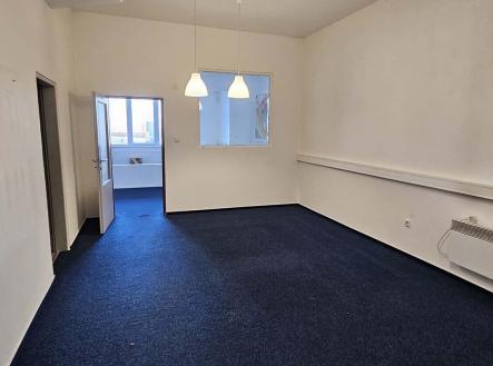 Pronájem kanceláře, 375 m²